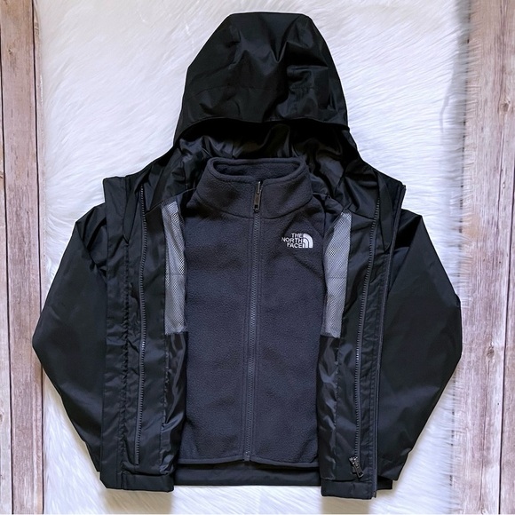 The North Face Boys’ Vortex TriClimate Black Jacket - Picture 1 of 11